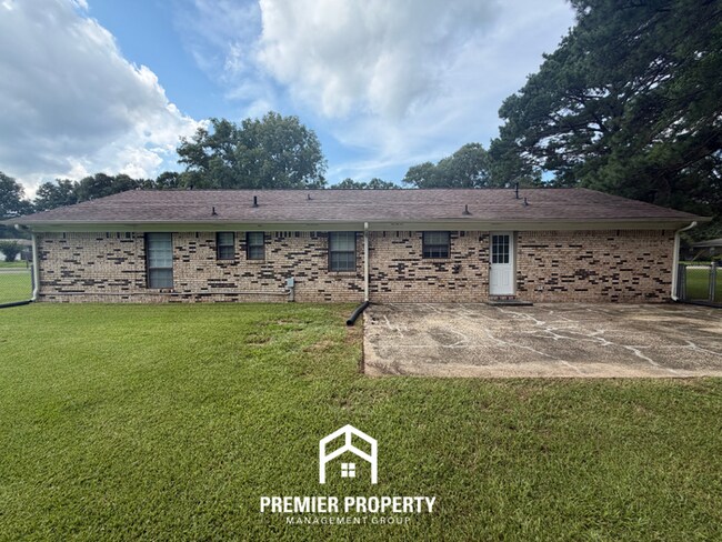 Building Photo - Charming 3BR/2BA Northport Home with Hardwood Floors & Brick Fireplace!