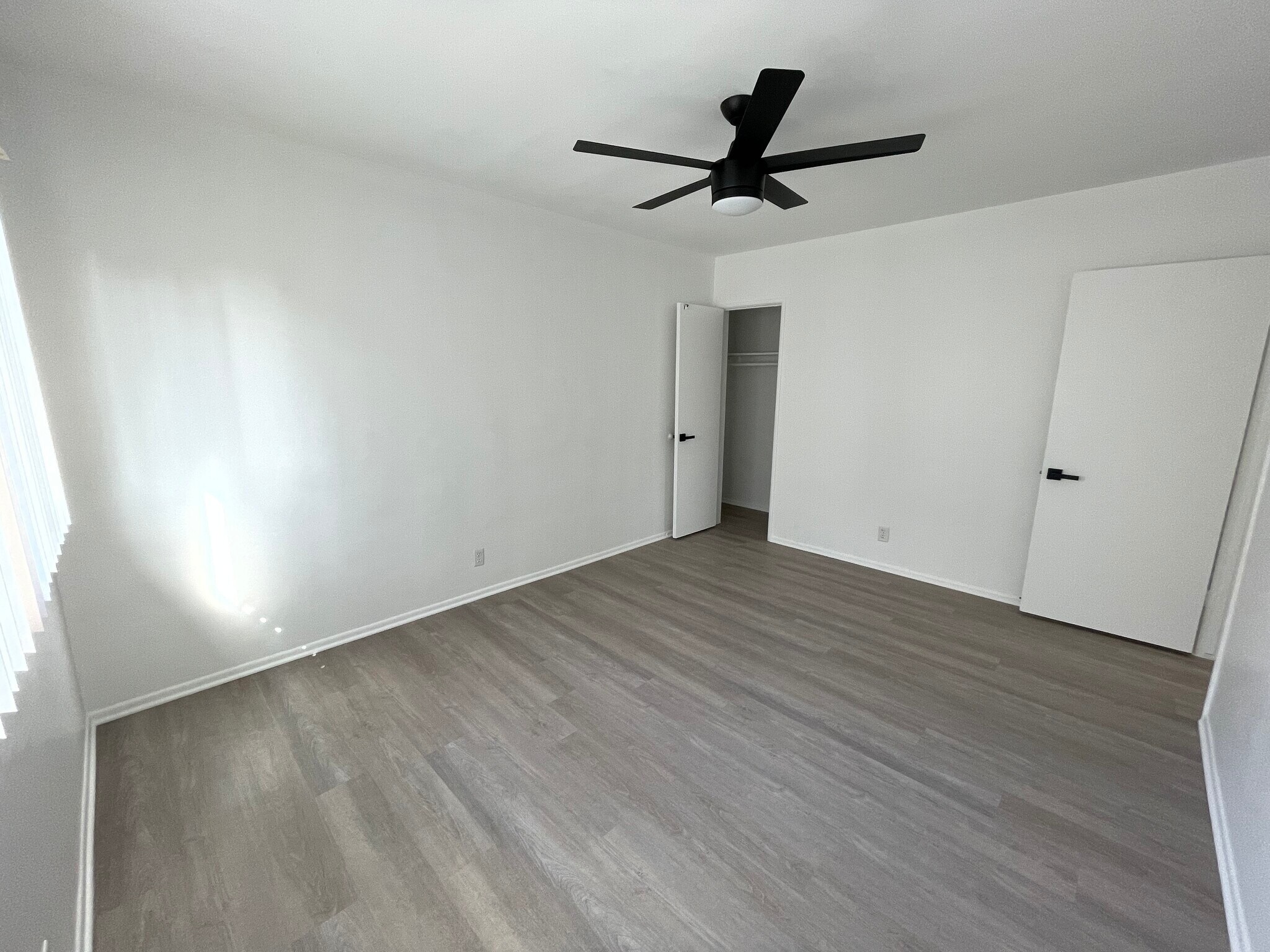 Building Photo - 3633 Kelton Ave