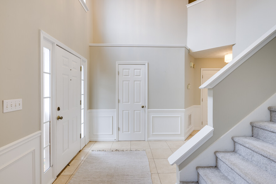 Building Photo - 13005 Crabapple Lake Dr