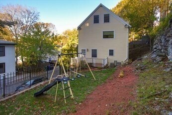 Building Photo - 27 Sullivan Ave