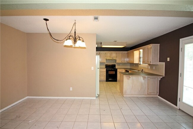 Building Photo - 1205 SE 22nd St