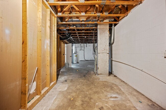 Building Photo - 4754 Trenton Dr