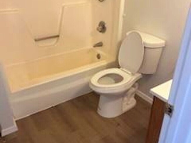 Building Photo - 4 Bedroom fourplex in Albuquerque