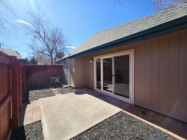 Building Photo - 5926 S Willow Way