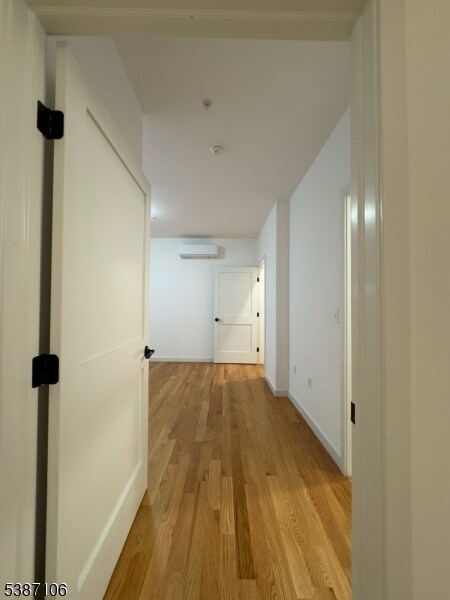Building Photo - 52 James St