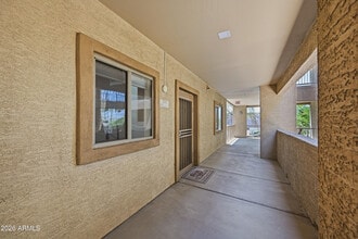 Building Photo - 920 E Devonshire Ave
