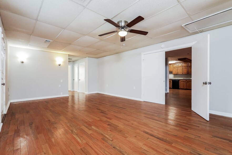 Building Photo - 5810 Blueridge Dr