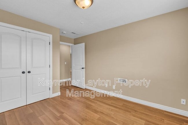 Building Photo - 905 S Main St