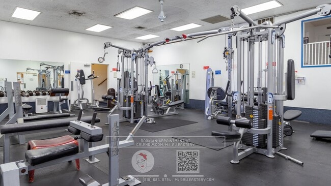 Building Photo - Bright studio with tons of amenities at resort-like Watergate in Emeryville!