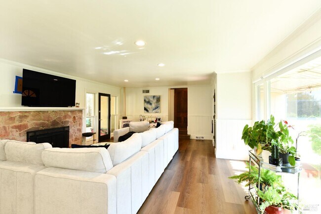 Building Photo - 4 Ramona Ave