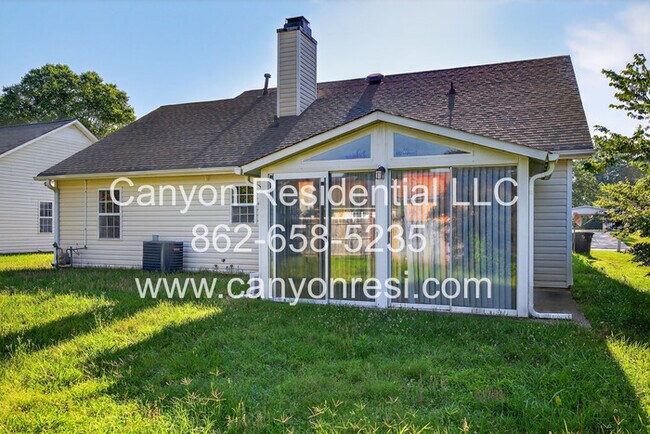 Building Photo - 2035 Ardmore Village Ln