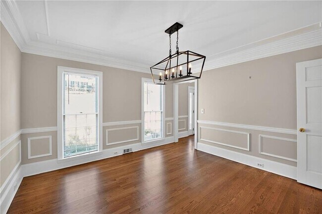 Building Photo - 641 Belgrave Ln