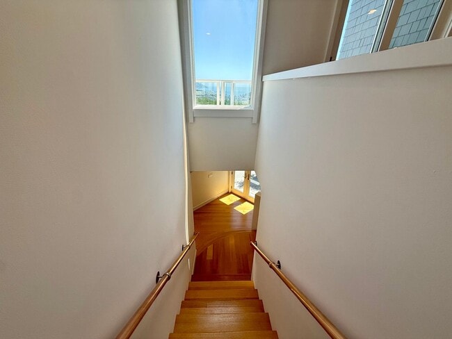 Building Photo - 51 Via Los Altos
