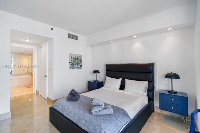 Building Photo - 495 Brickell Ave