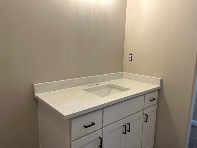 Building Photo - 1321 Sioux Turn
