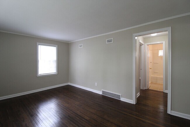 Building Photo - 4410 S Parkway Dr