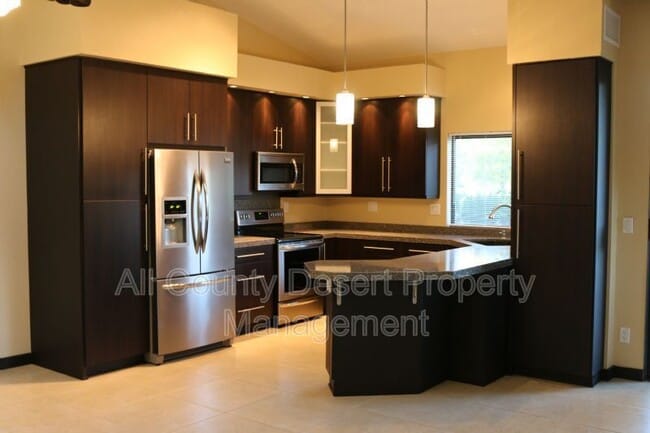 Building Photo - 45426 Driftwood Dr