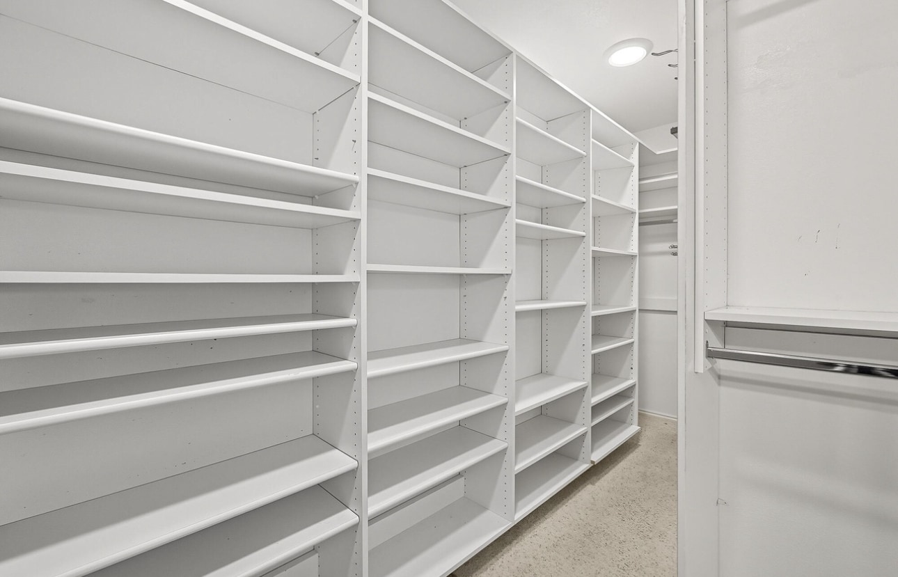 Building Photo - 298 S Staci Ct