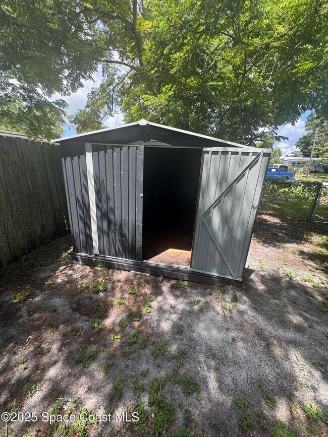 Building Photo - 1953 Harrison Ave