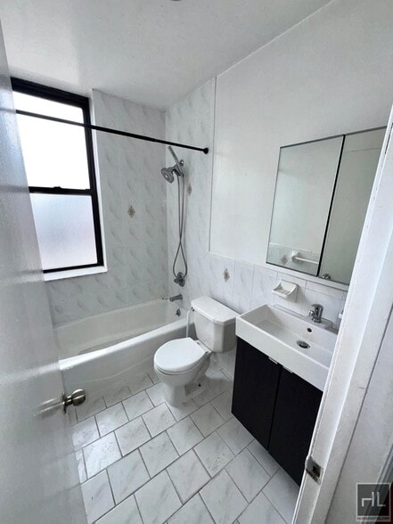 Building Photo - 36 AVENUE