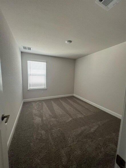 Building Photo - 15501 Ellinger Dr