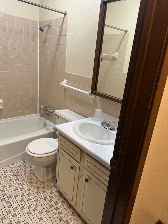 Building Photo - One Bedroom