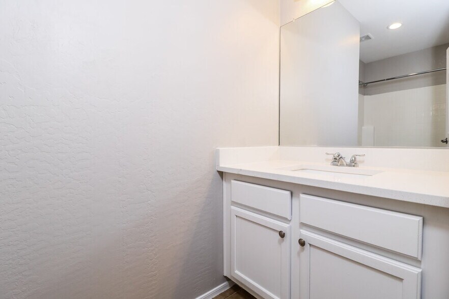 Building Photo - 21790 W Ashleigh Marie Dr