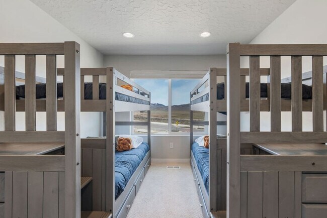 Building Photo - 6831 Silver Creek Dr