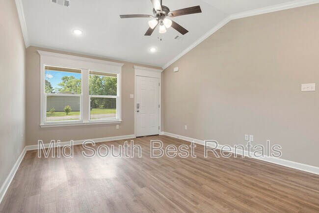 Building Photo - 508 Reba Ln