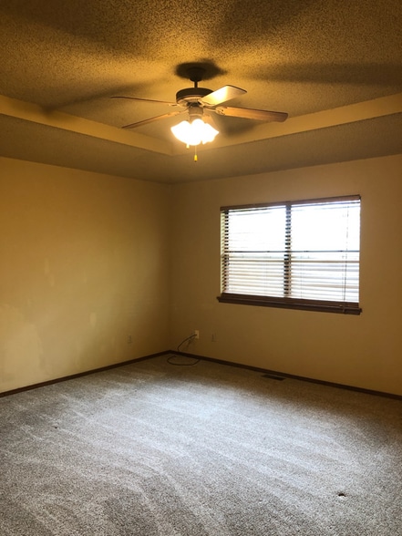 Building Photo - 2913 Laura Ln