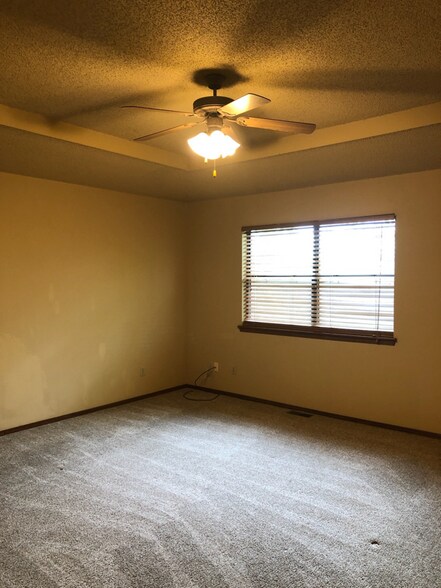 Building Photo - 2915 Laura Ln