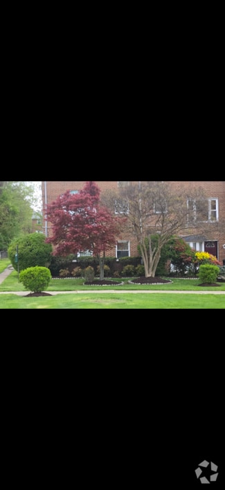 Building Photo - 1889 Addison Rd S