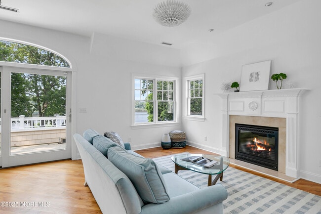 Building Photo - 619 Beacon Blvd