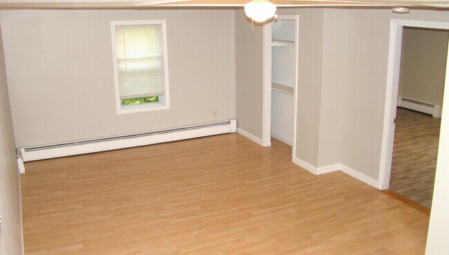 Primary Photo - 33 Norton St