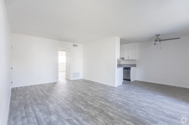 2BR,1BA - 898SF - Living Room - North Park Apartments