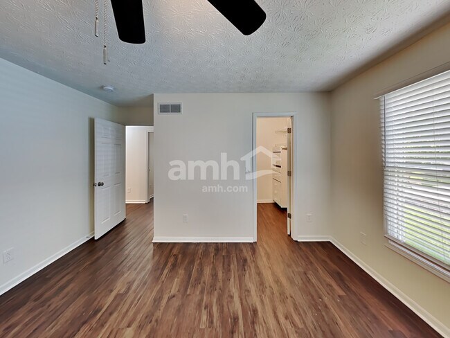 Building Photo - 536 Richwood Drive