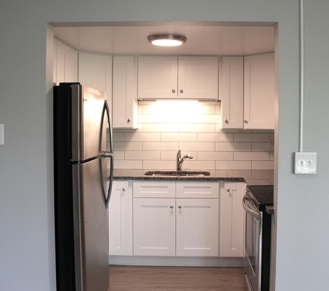 Building Photo - 329 Kimbell Ave