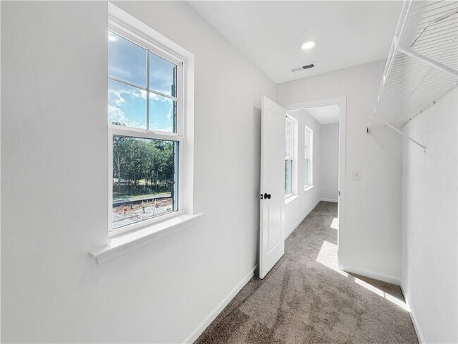 Building Photo - 2712 The Ln NE