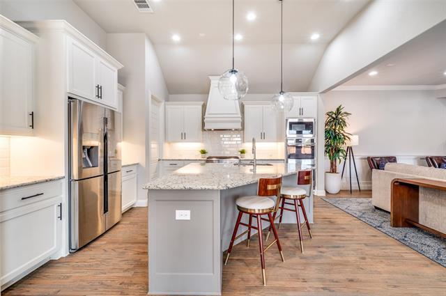 Building Photo - 3945 Wellesley Ave