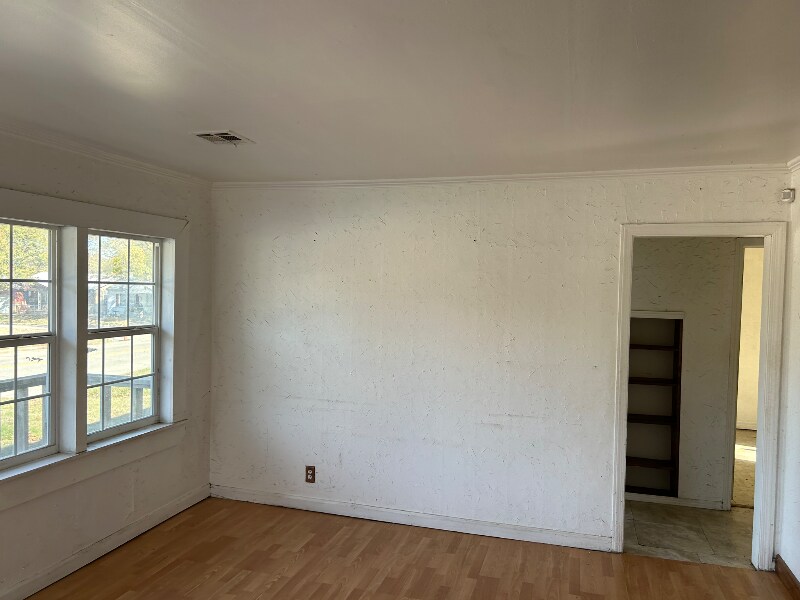 Building Photo - 6834 S Toledo Ave