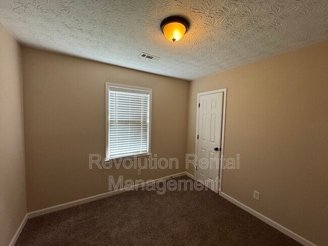 Building Photo - 4 Meadow Sweet Ln