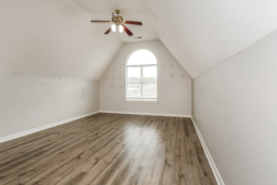 Building Photo - 6181 Braybourne Main