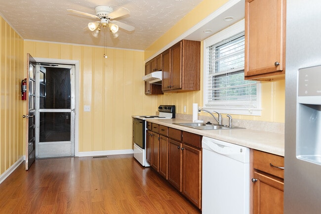 Building Photo - 801 Sunny Ln