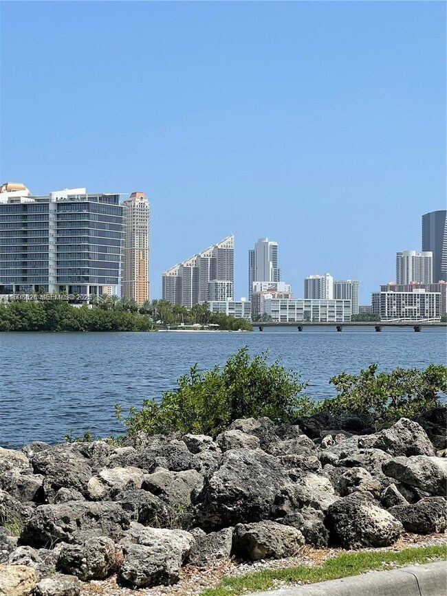 Building Photo - 3135 NE 184th St