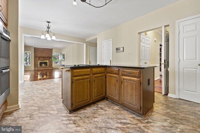 Building Photo - 7500 S Valley Dr