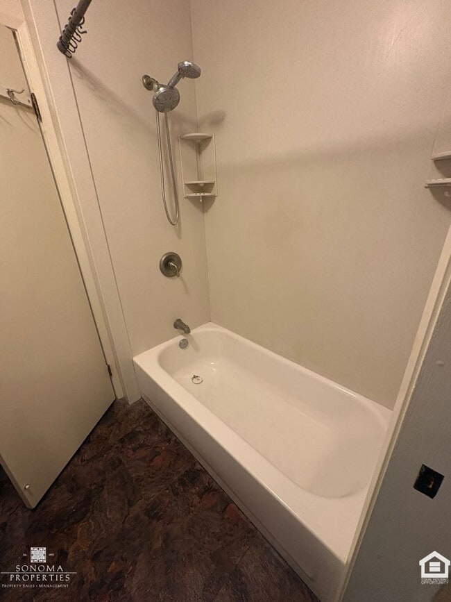 Building Photo - 429 Bernice Ln