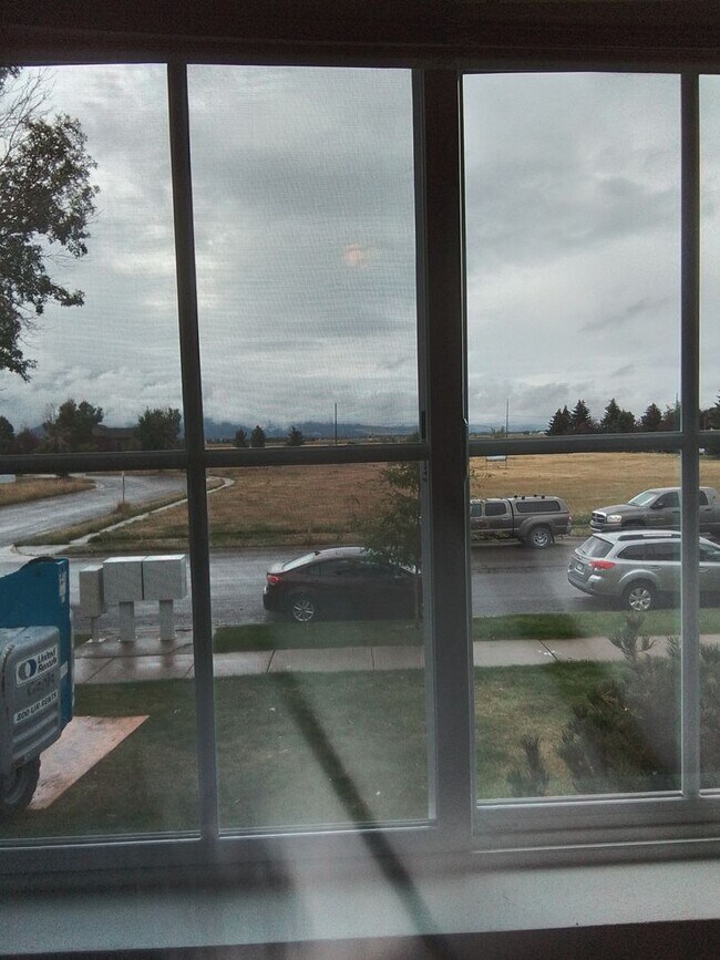 Building Photo - Great location, nice condo FRESH PAINT NOW AND NEW WINDOWS !