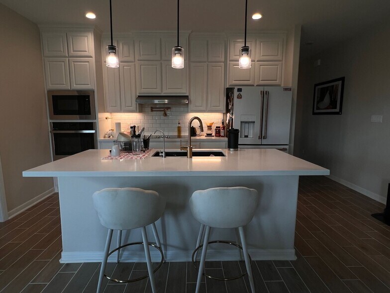 Building Photo - 2256 Grove Ln