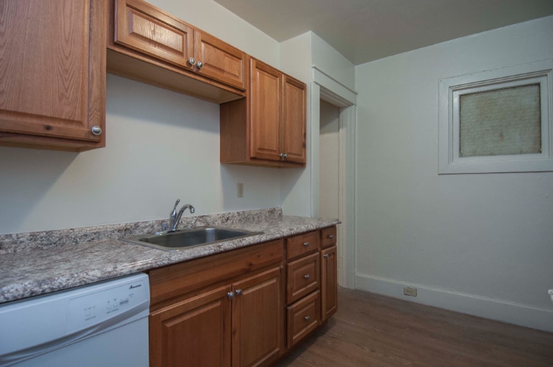 Building Photo - 218 Hastings St