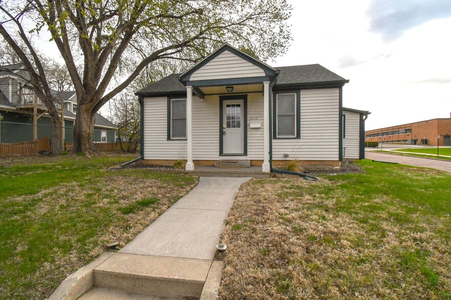 Primary Photo - 2112 S 5th Ave